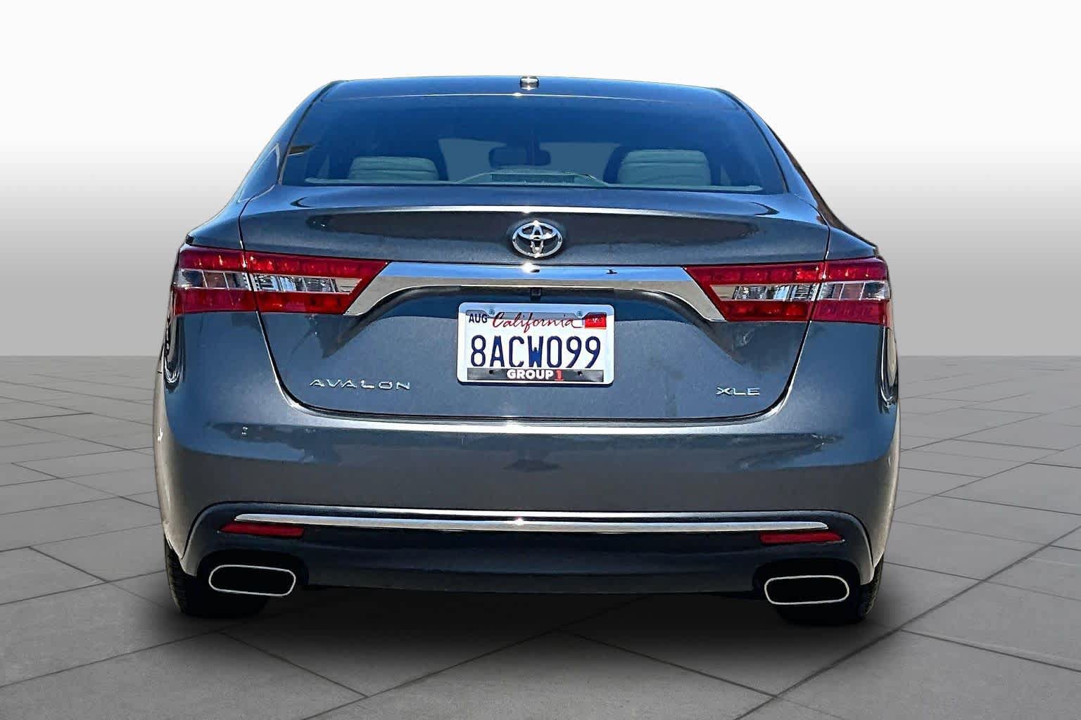 Used 2017 Toyota Avalon XLE w/ All Weather Liner Package FWD image 4