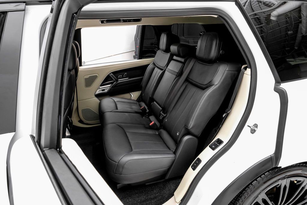 Used 2022 Land Rover Range Rover Long Wheelbase SE image 34
