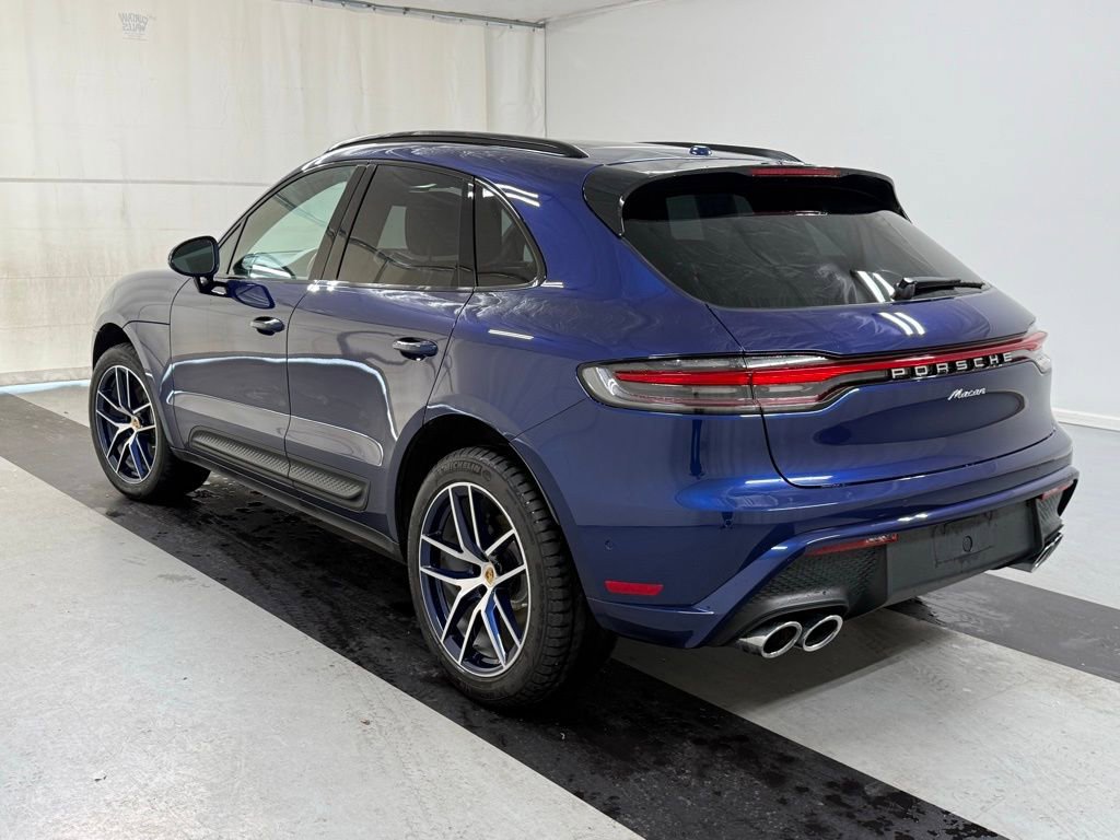 Certified 2022 Porsche Macan image 3