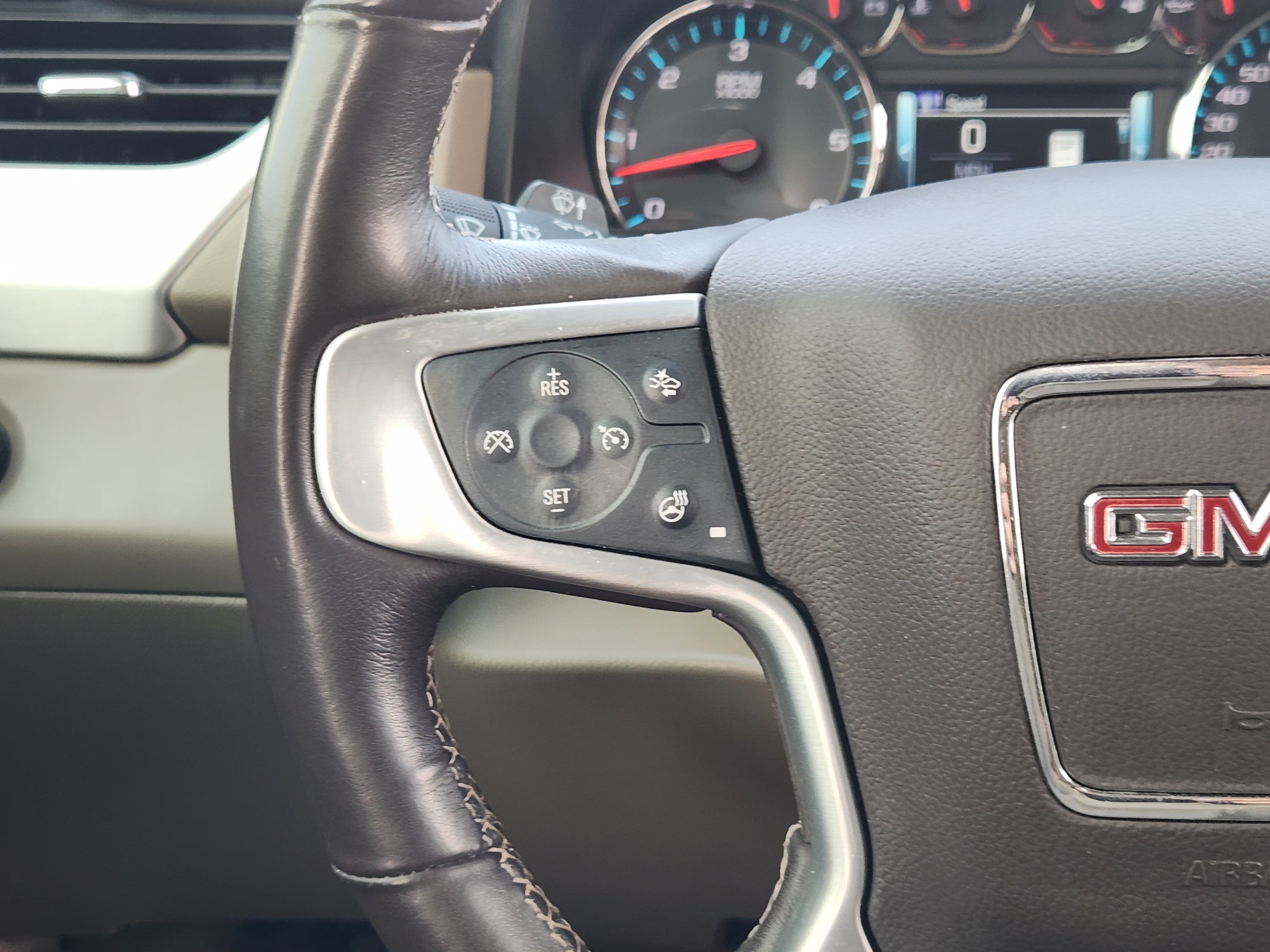 Used 2020 GMC Yukon SLT w/ Premium Edition RWD image 28