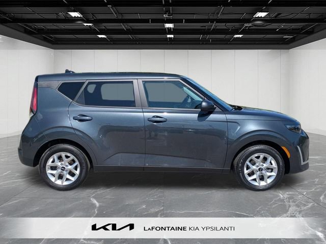 Used 2025 Kia Soul LX w/ LX Technology Package FWD image 6