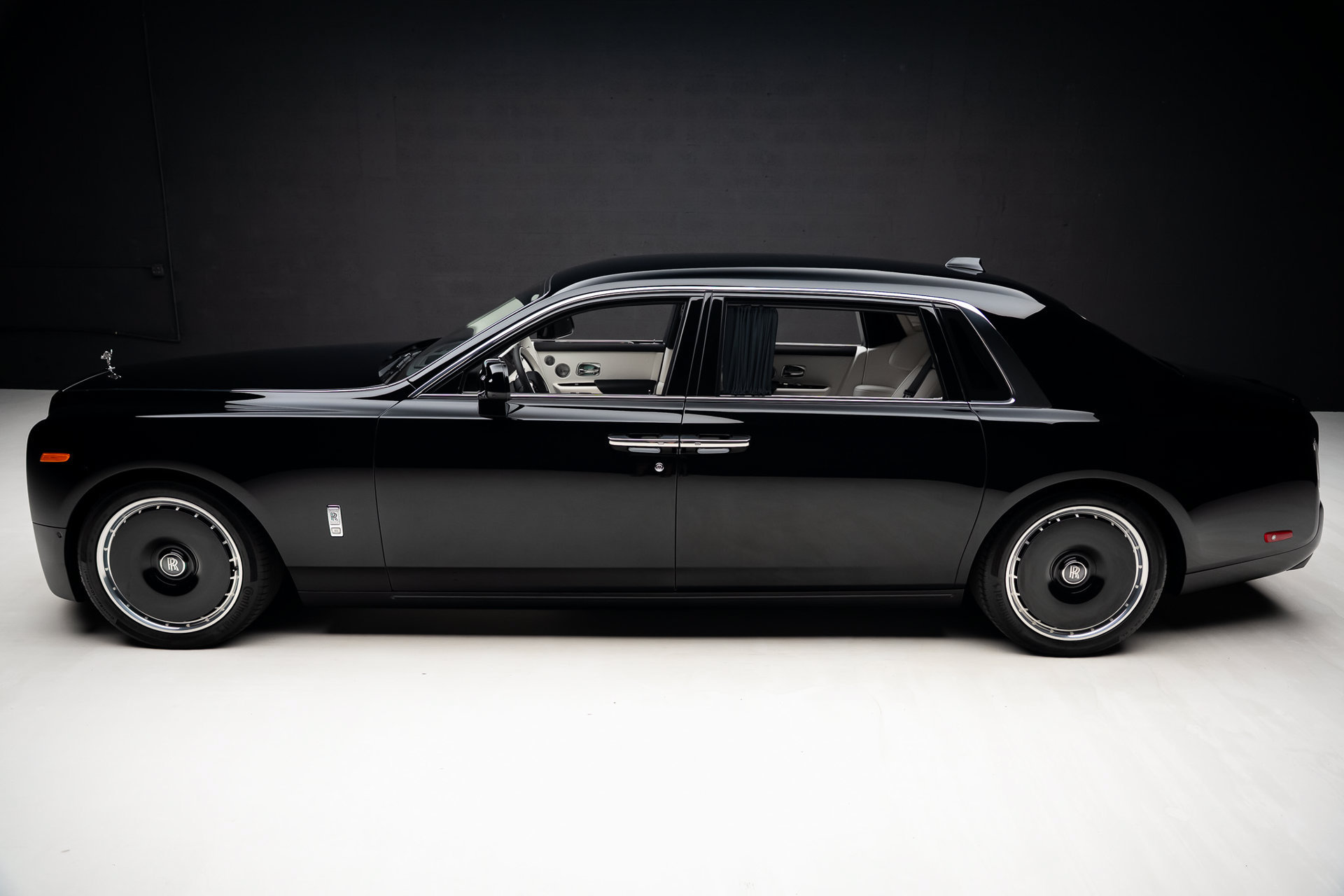 Used 2024 Rolls-Royce Phantom Extended Wheelbase RWD image 17