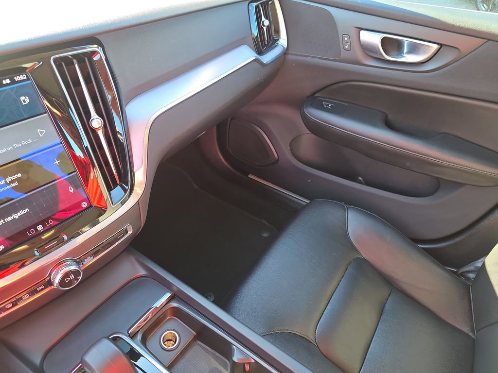 Certified 2024 Volvo S60 B5 Core image 33