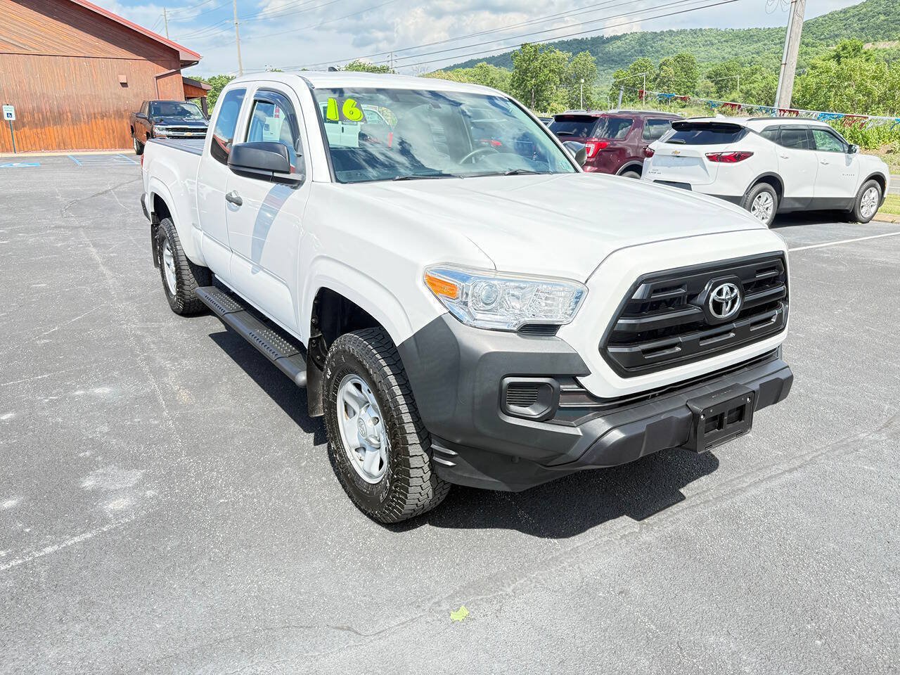 Used 2016 Toyota Tacoma SR AWD/4WD image 1