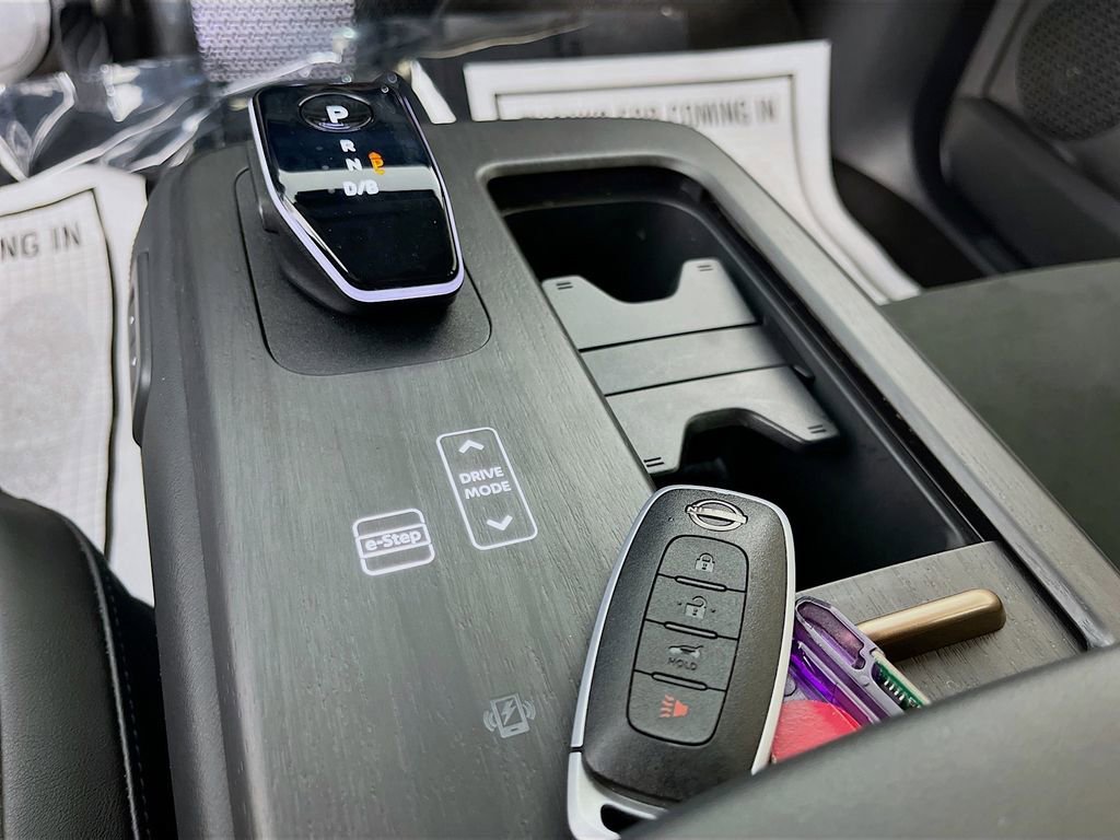 Used 2025 Nissan Ariya AWD image 23