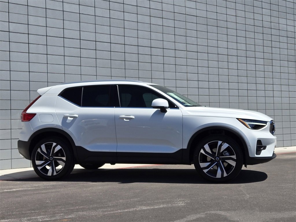 New 2025 Volvo XC40 B5 Ultra w/ Climate Package image 4