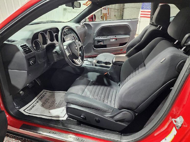 Used 2012 Dodge Challenger SXT RWD image 9