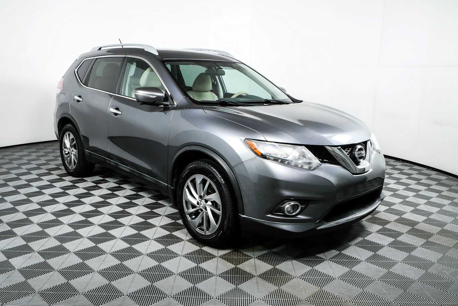 Used 2014 Nissan Rogue SL w/ SL Premium Package FWD image 1