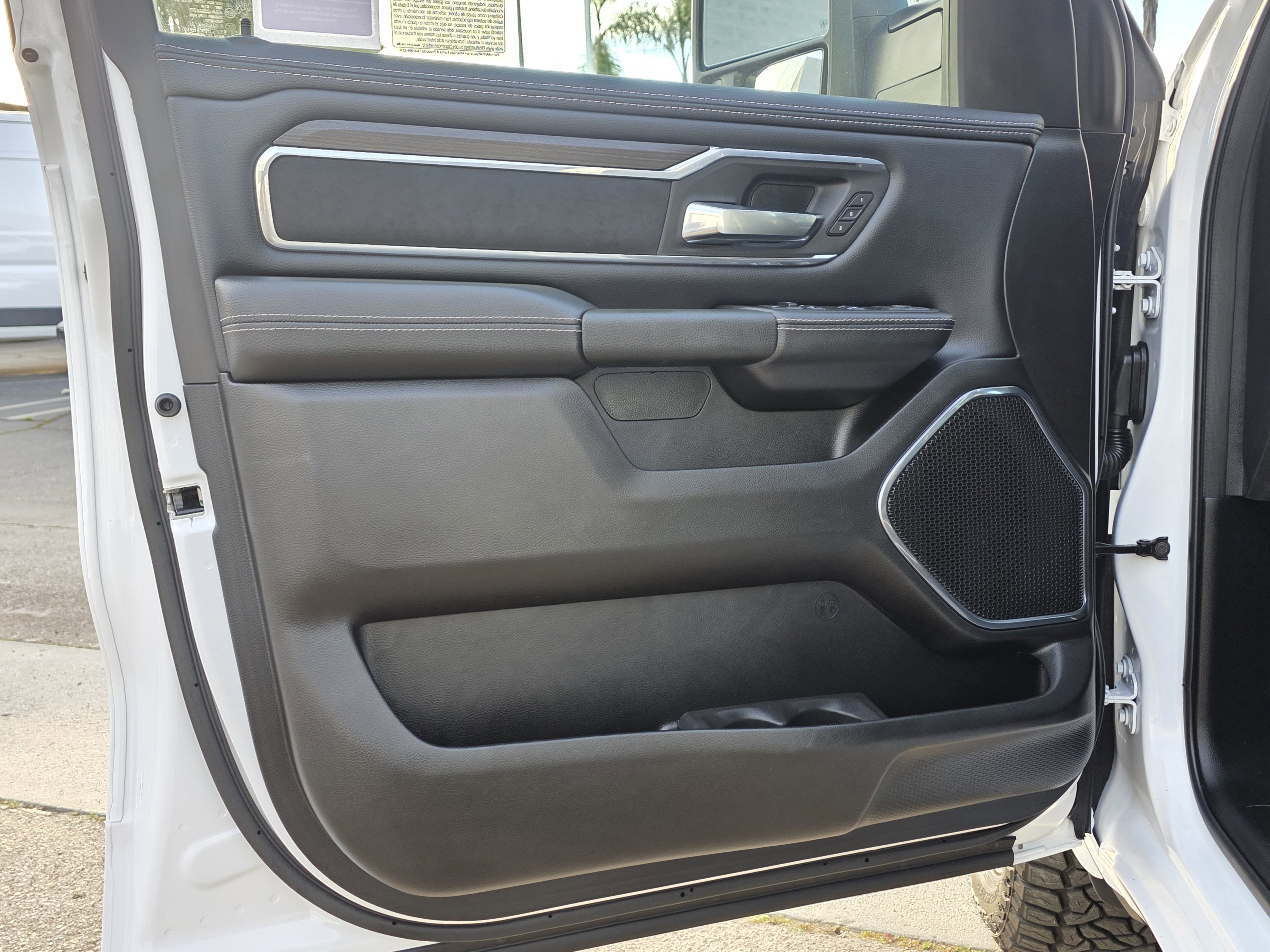 Certified 2025 RAM 1500 Laramie w/ Trailer Tow Group image 10