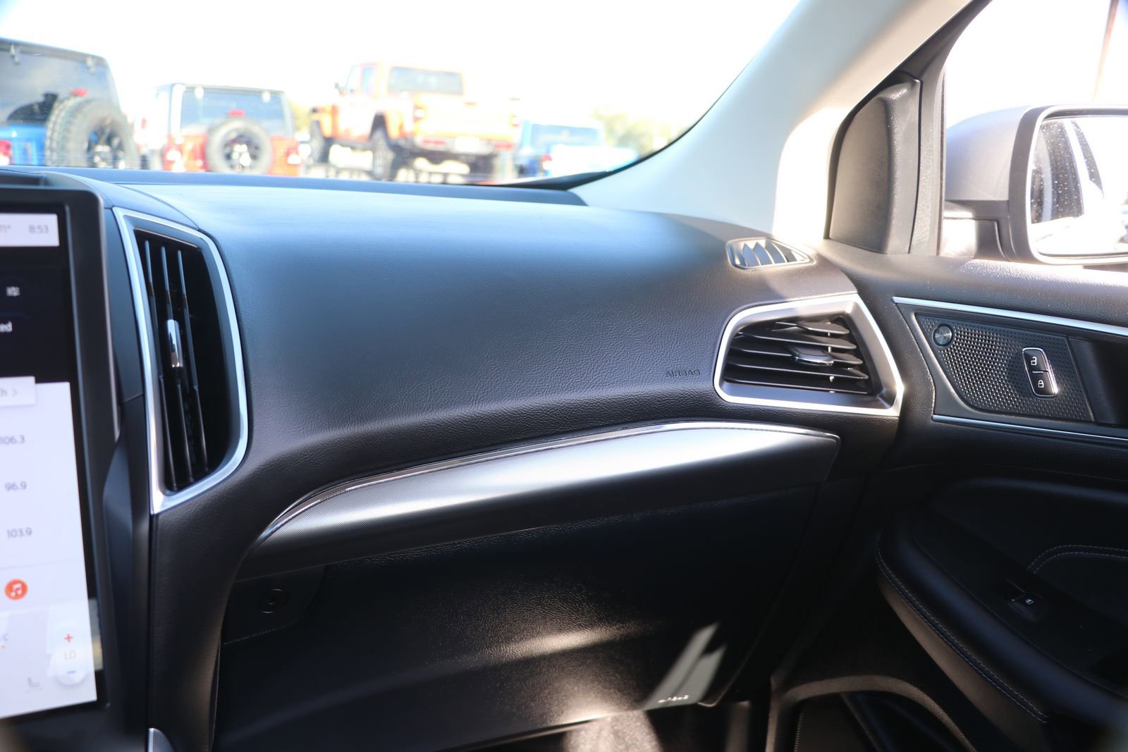 Used 2024 Ford Edge Titanium image 27