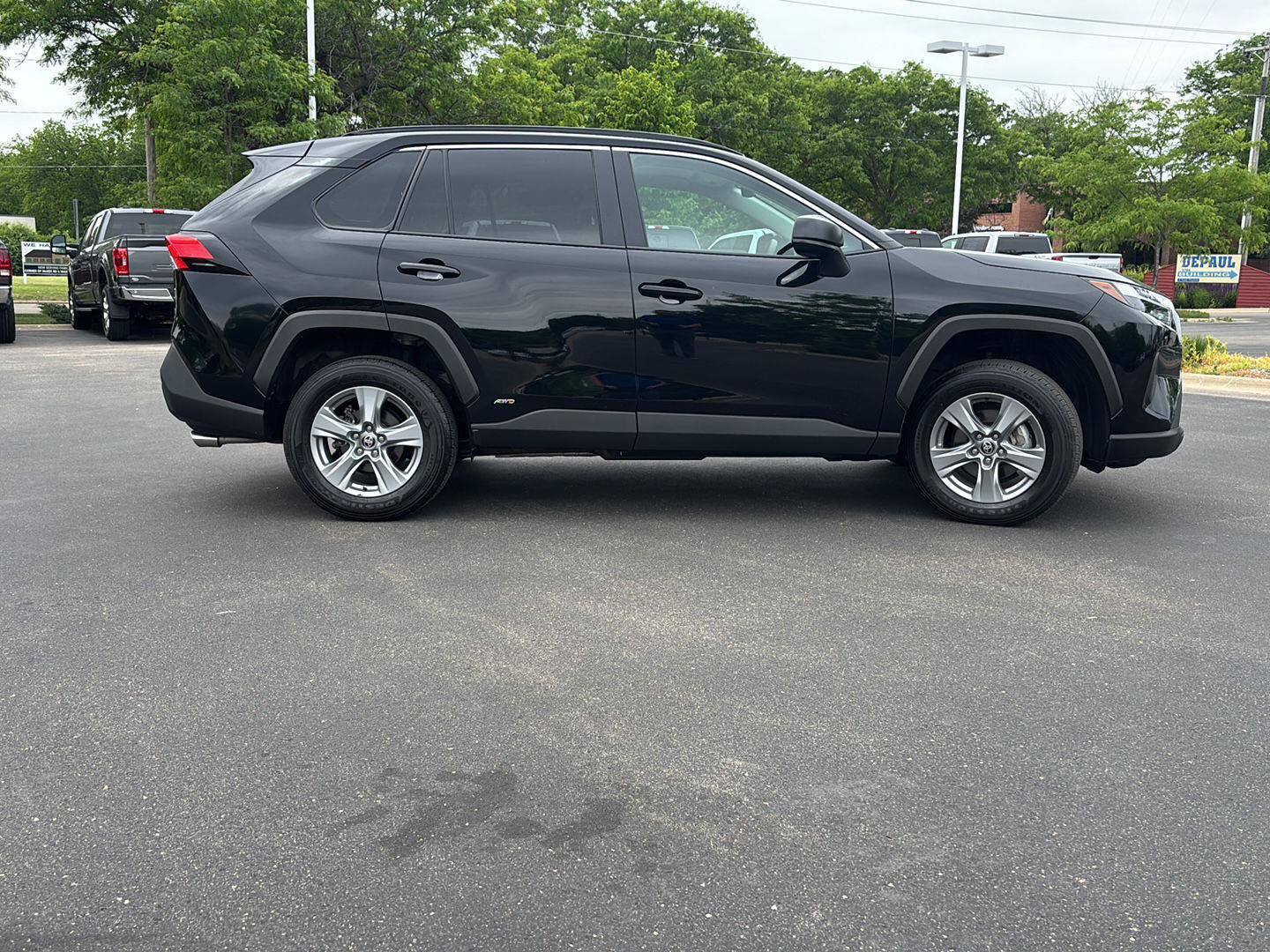 Used 2025 Toyota RAV4 LE AWD/4WD image 10
