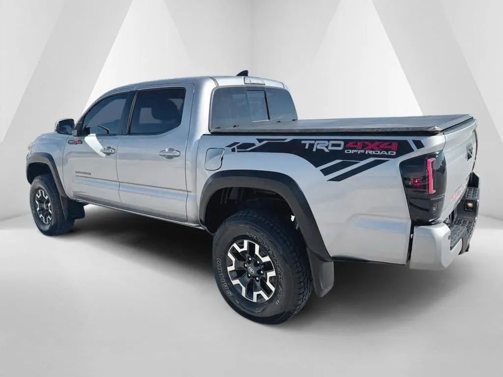 Used 2018 Toyota Tacoma TRD Off-Road w/ Technology Package image 5