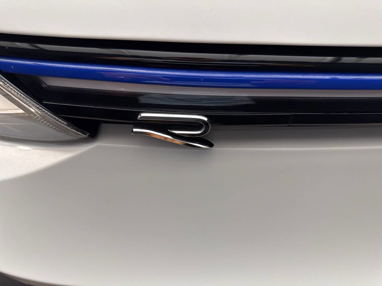 Used 2024 Volkswagen Golf R image 38