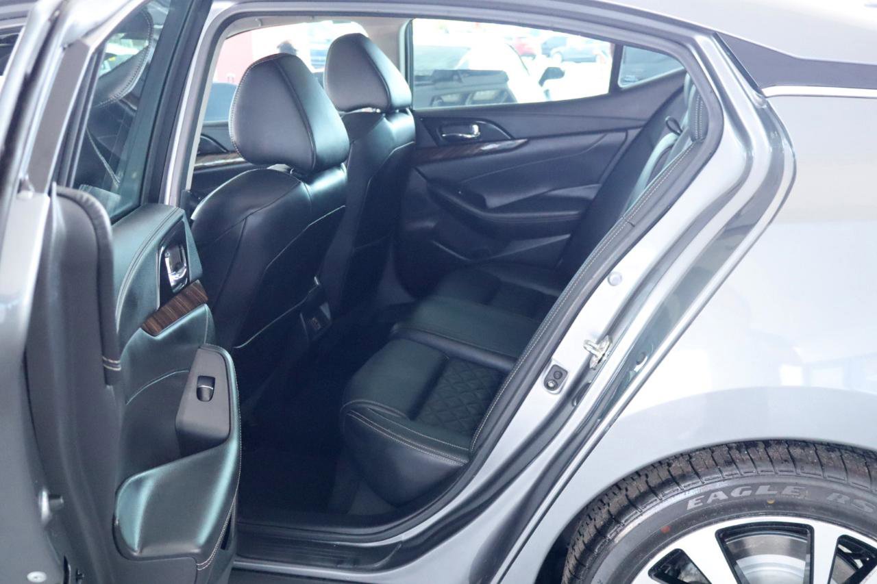 Used 2018 Nissan Maxima Platinum FWD image 29