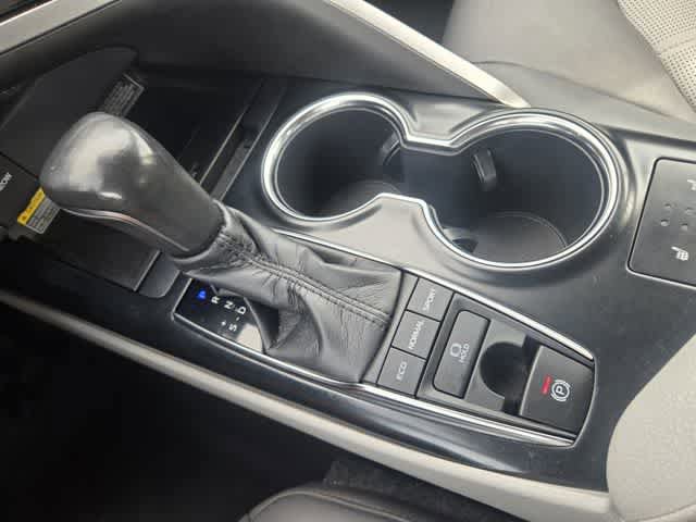 Used 2019 Toyota Camry XLE FWD image 17