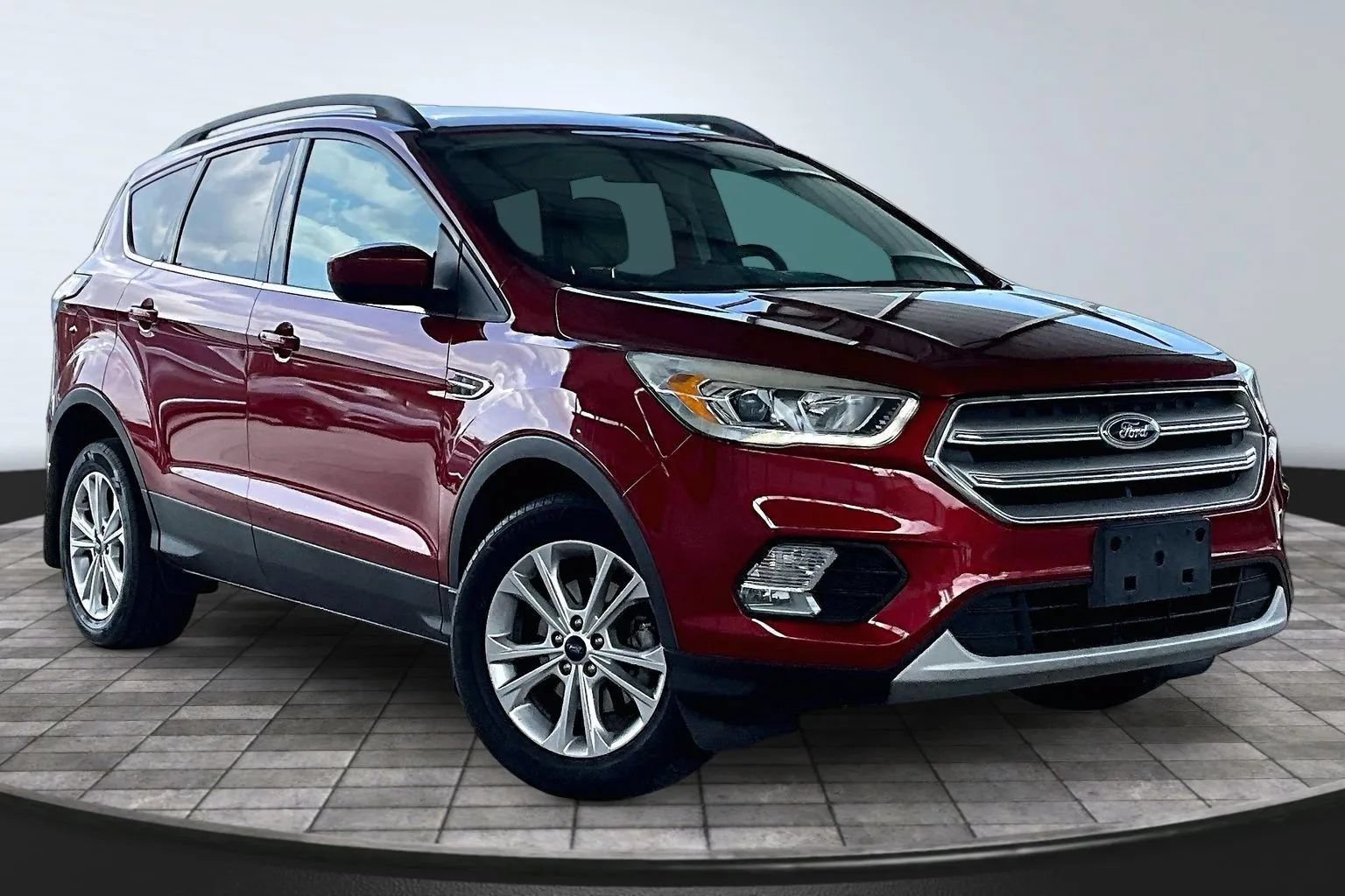 Used 2018 Ford Escape SEL FWD image 3