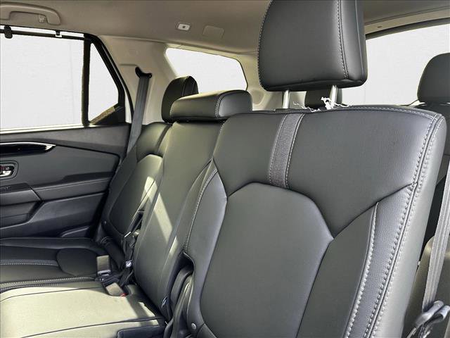 New 2025 Honda Pilot Touring image 16