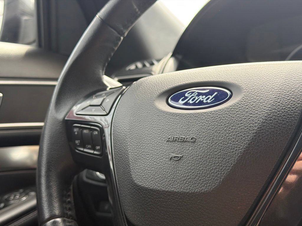 Used 2018 Ford Explorer XLT w/ Equipment Group 202A FWD image 17