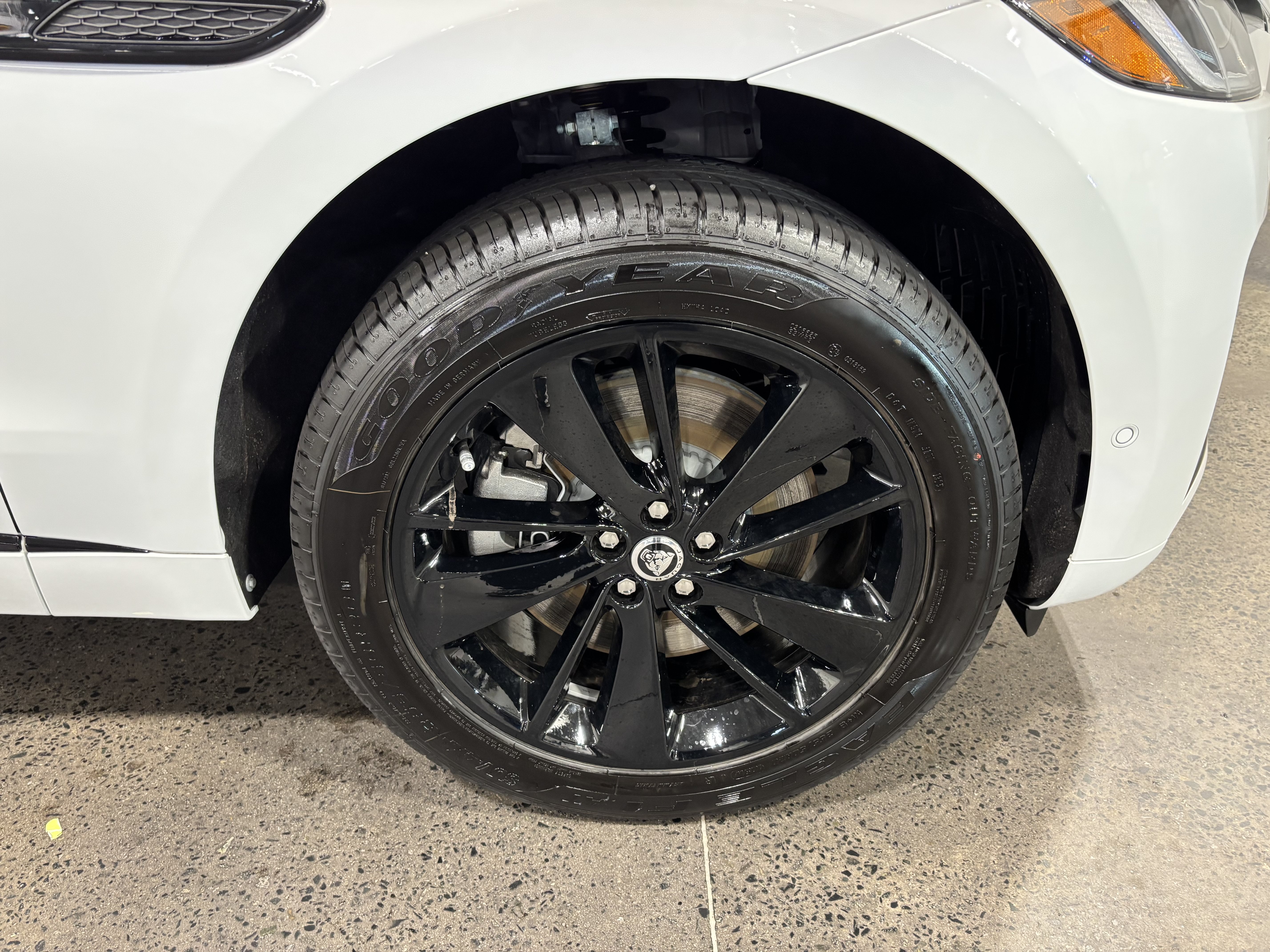 New 2026 Jaguar F-PACE R-Dynamic S AWD/4WD image 10
