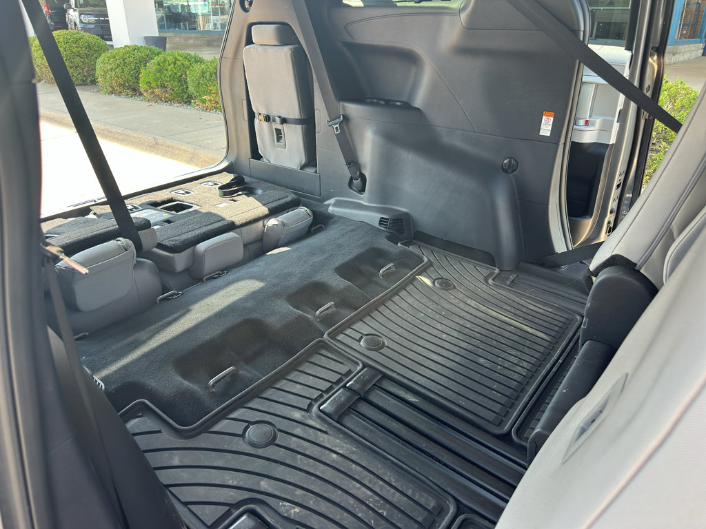 Used 2026 Toyota Sienna LE AWD/4WD image 34