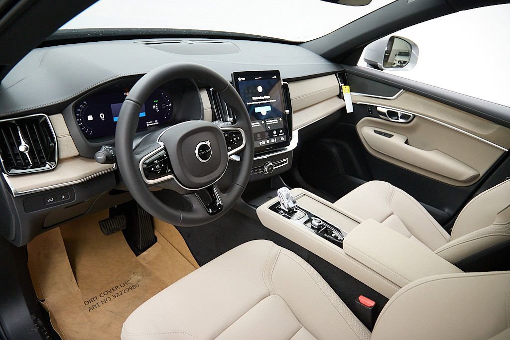 New 2026 Volvo XC90 T8 Plus w/ Protection Package image 12