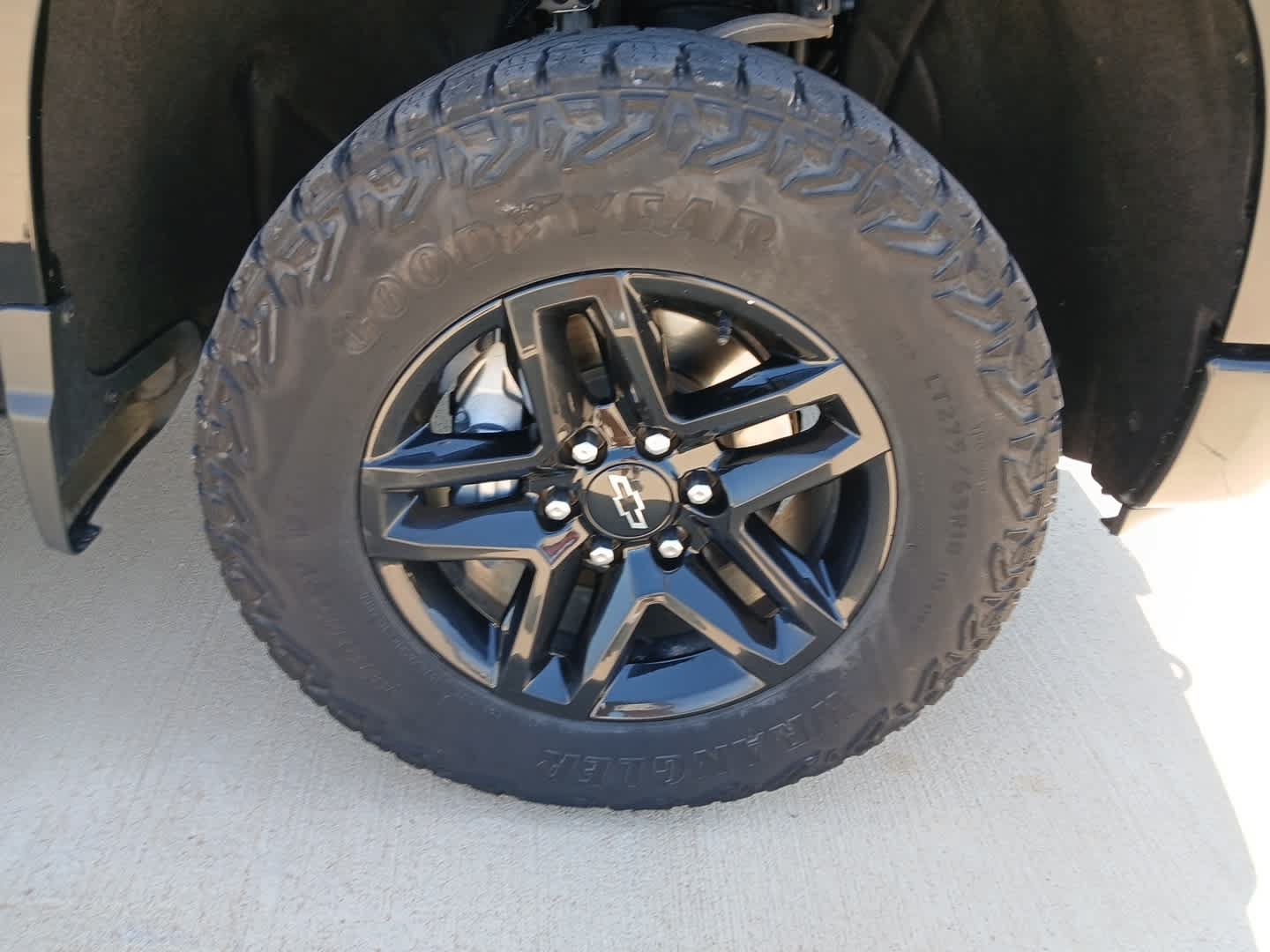 Used 2024 Chevrolet Silverado 1500 LT Trail Boss AWD/4WD image 18