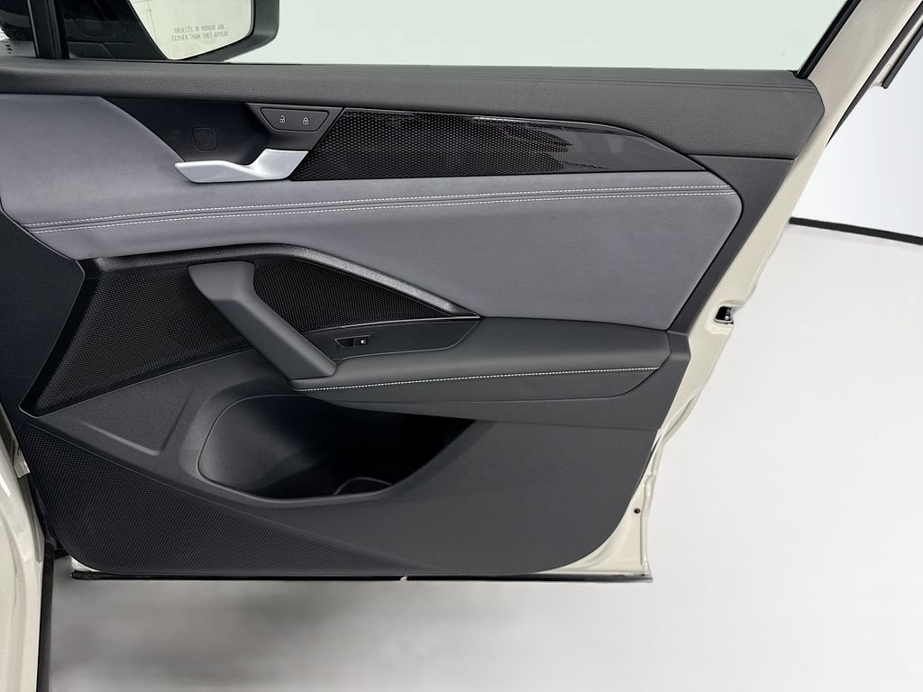 New 2026 Volkswagen Tiguan SE R-Line FWD image 23