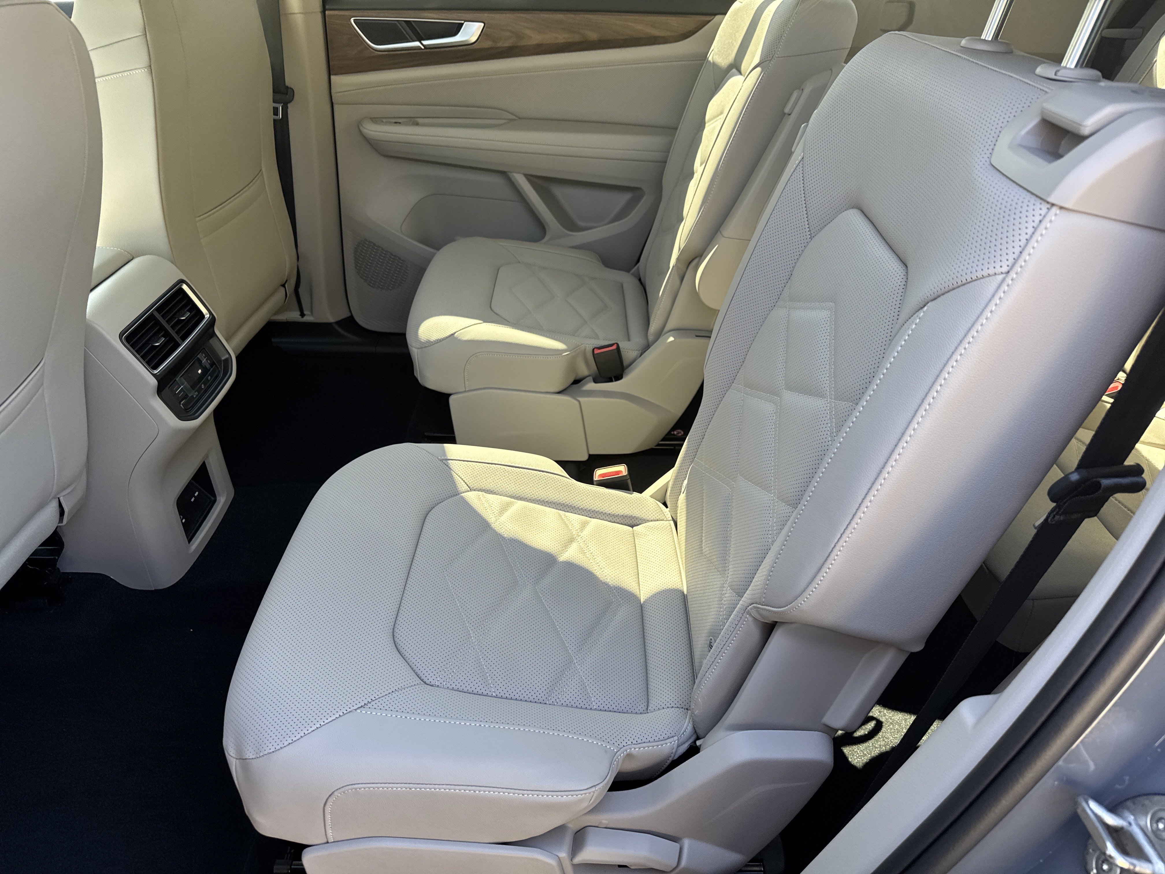 New 2026 Volkswagen Atlas SE image 6