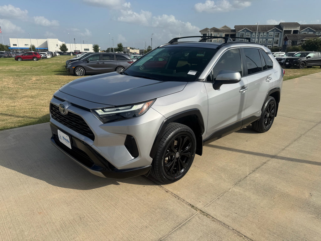 Used 2023 Toyota RAV4 SE w/ Convenience Package AWD/4WD image 4