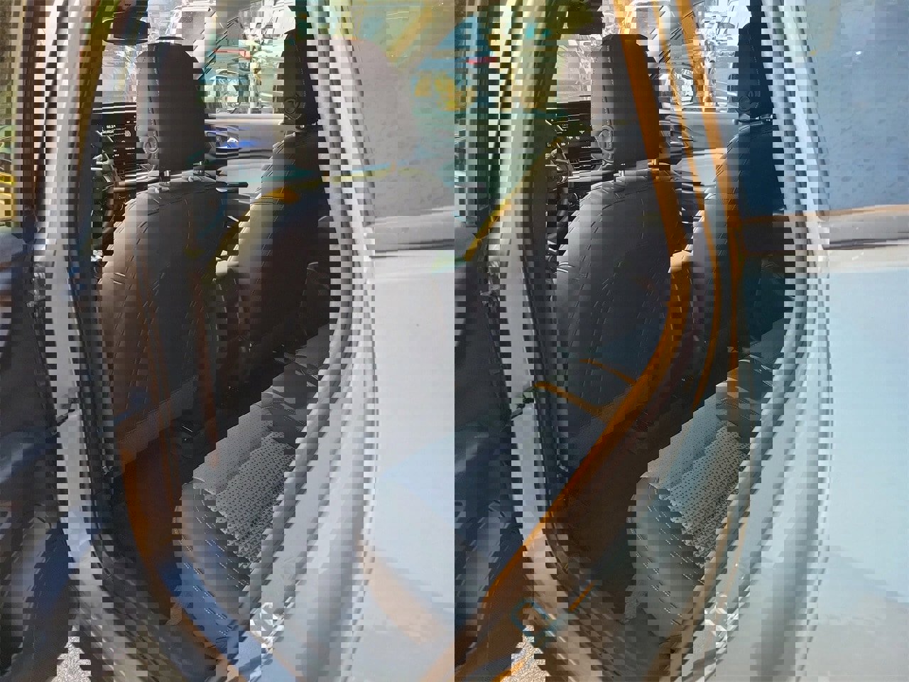 Used 2025 Chevrolet Trax LT w/ LT Convenience Package image 9