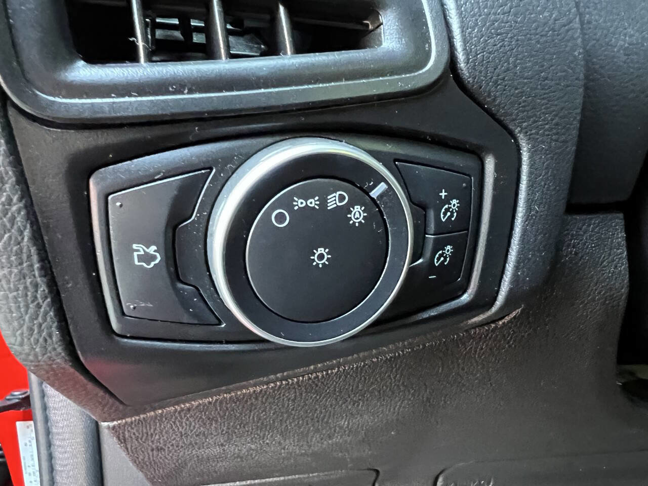 Used 2017 Ford Focus SE image 24
