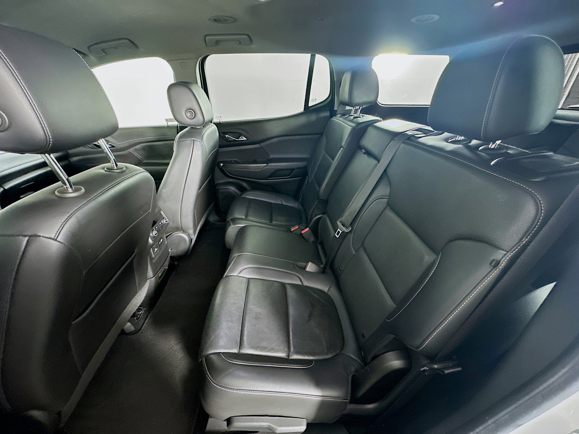 Used 2023 GMC Acadia SLT image 29