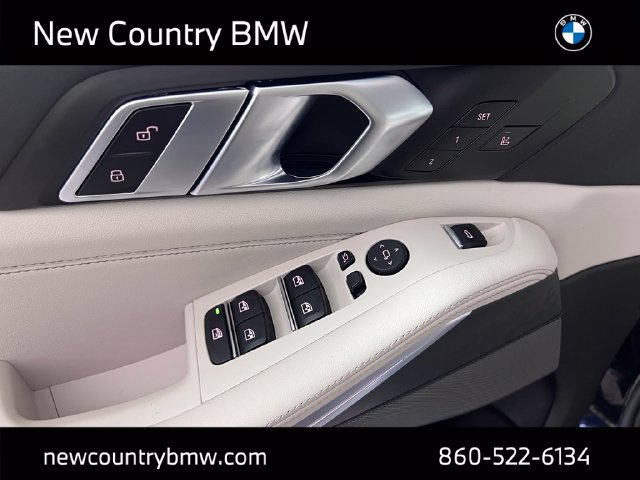 Used 2025 BMW X5 xDrive40i w/ M Sport Package AWD/4WD image 31