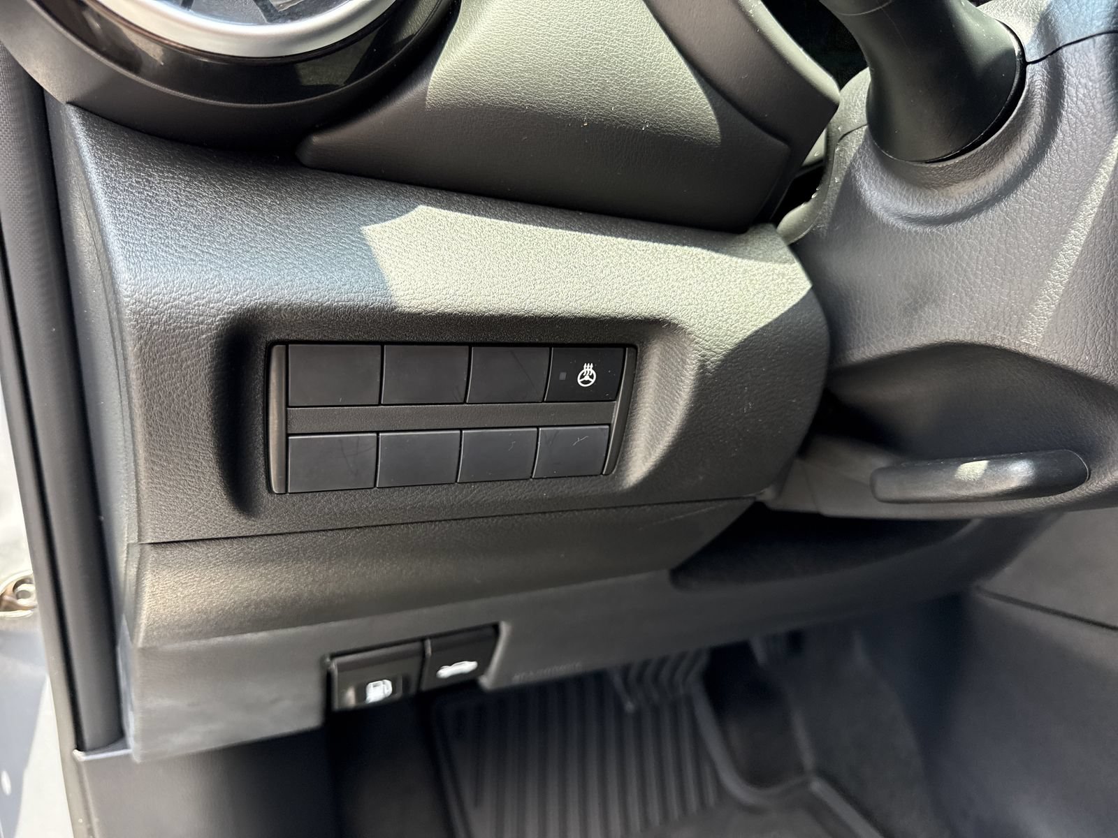 Used 2023 Nissan Kicks SR w/ SR Premium Package FWD image 16