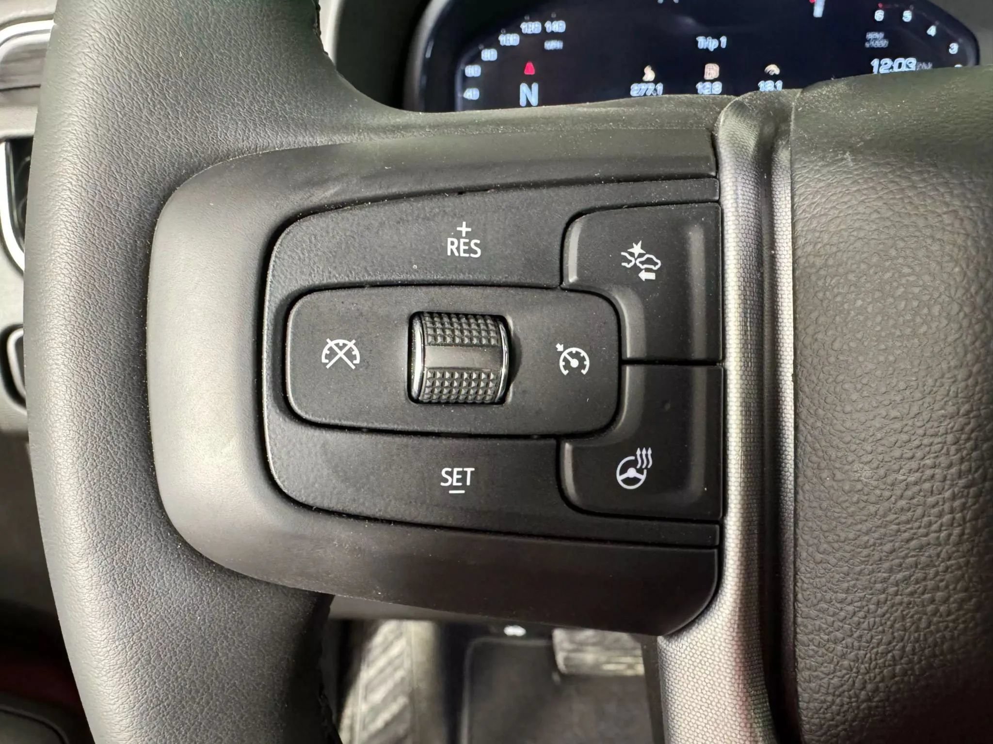Used 2023 GMC Yukon SLT w/ SLT Luxury Package AWD/4WD image 17
