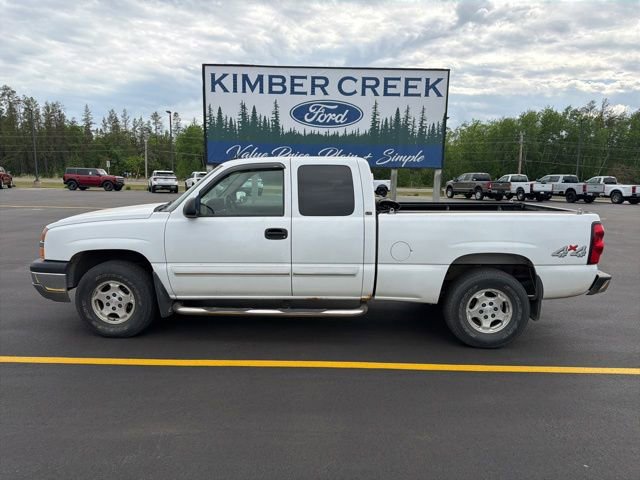 Used 2004 Chevrolet Silverado 1500 LT w/ Light Duty Power Package AWD/4WD image 2