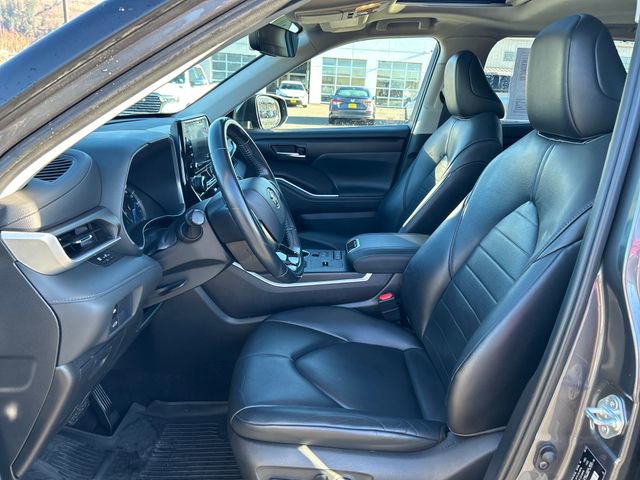 Used 2020 Toyota Highlander XLE image 17