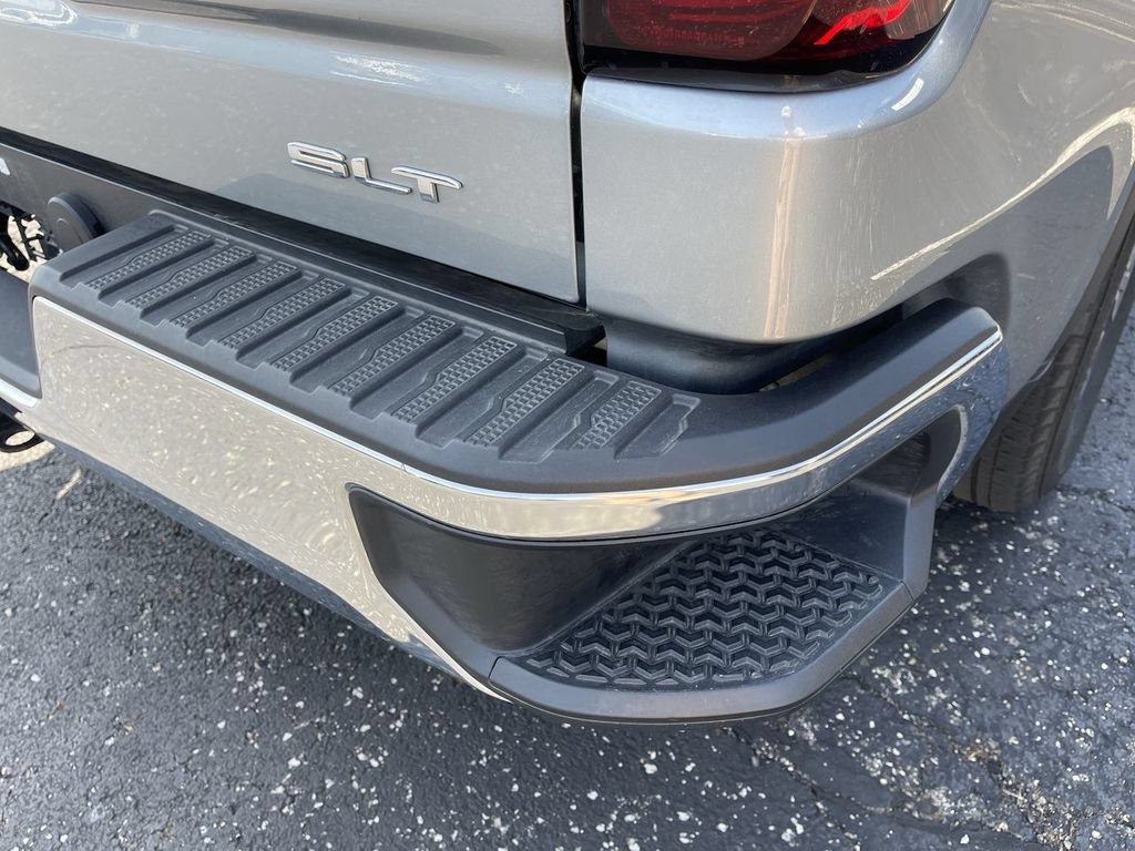 Used 2025 GMC Sierra 1500 SLT AWD/4WD image 8