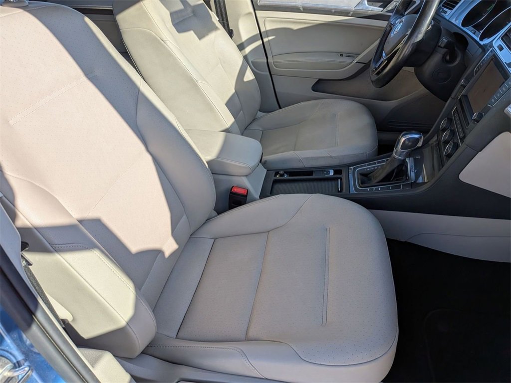 Used 2016 Volkswagen e-Golf SEL Premium image 28