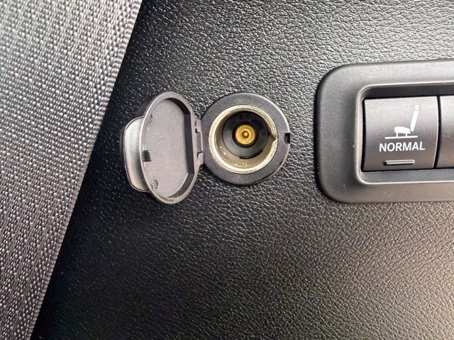 Used 2017 Chrysler Pacifica Limited FWD image 14