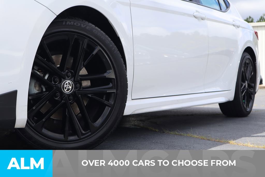 Used 2025 Toyota Camry SE image 3