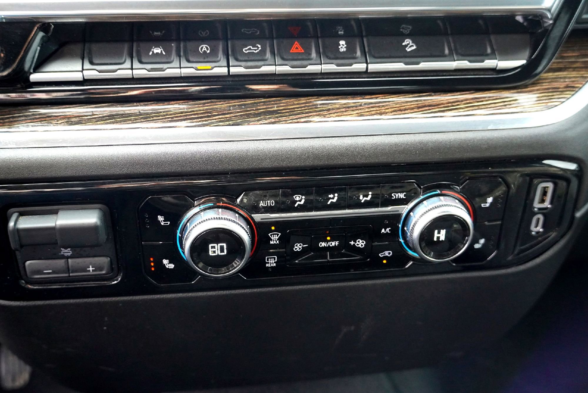 Used 2024 GMC Sierra 1500 SLE image 18