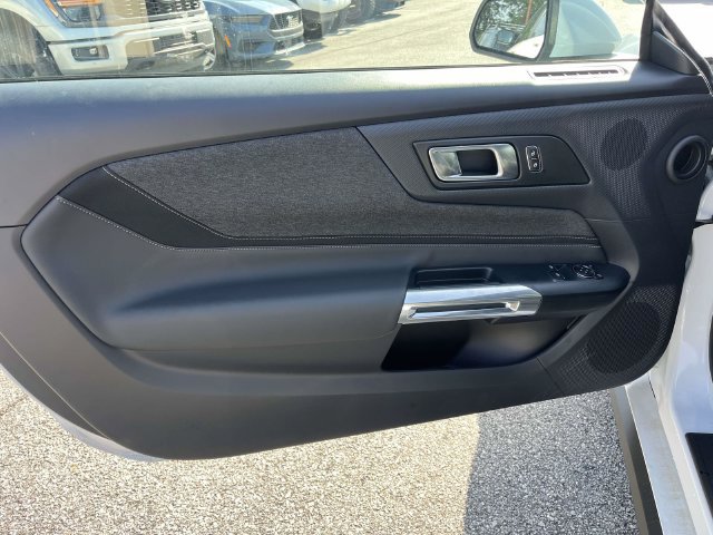 Used 2025 Ford Mustang Coupe RWD image 15