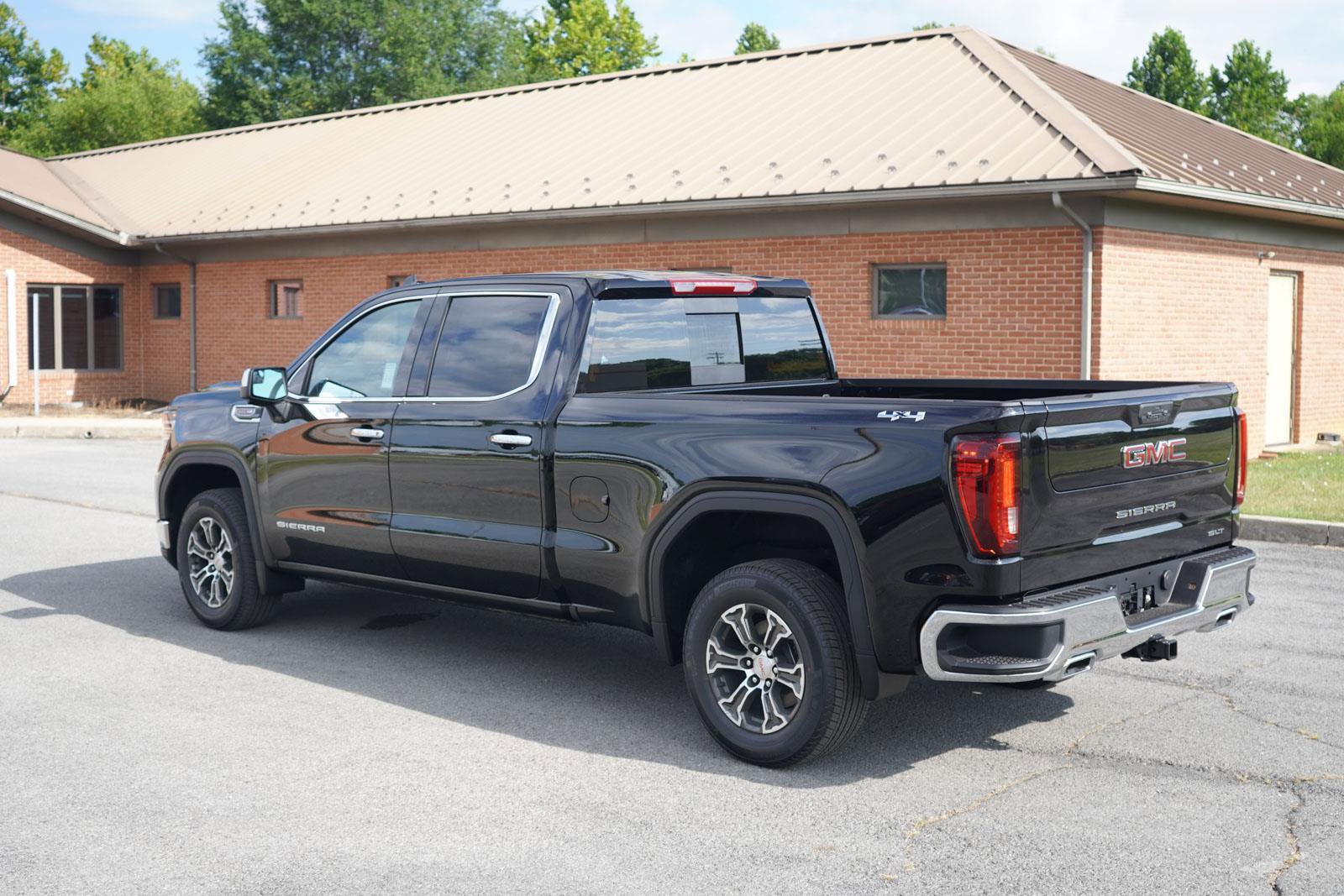 New 2026 GMC Sierra 1500 SLT w/ SLT Convenience Package image 8