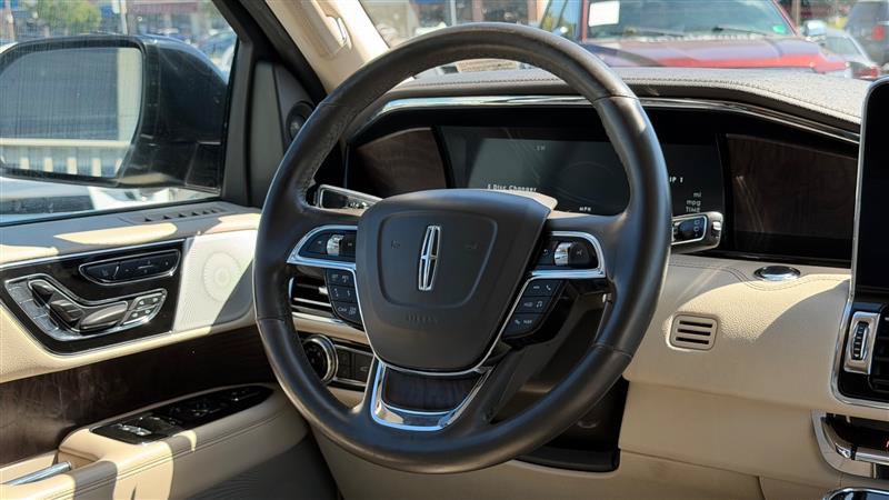 Used 2021 Lincoln Navigator Reserve w/ Luxury Package AWD/4WD image 30