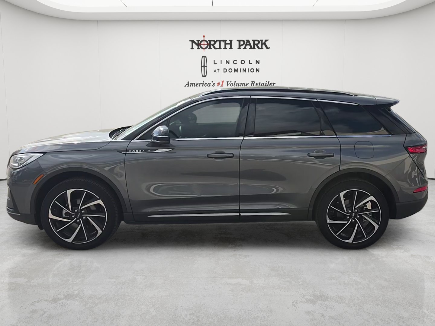 New 2026 Lincoln Corsair Reserve FWD image 2