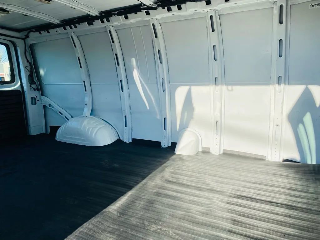 Used 2018 Chevrolet Express 2500 Extended w/ Driver Convenience Package image 18