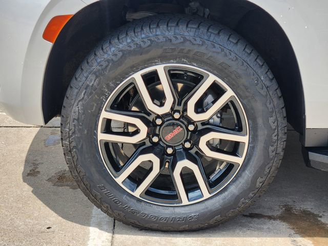 Used 2024 GMC Yukon AT4 AWD/4WD image 10