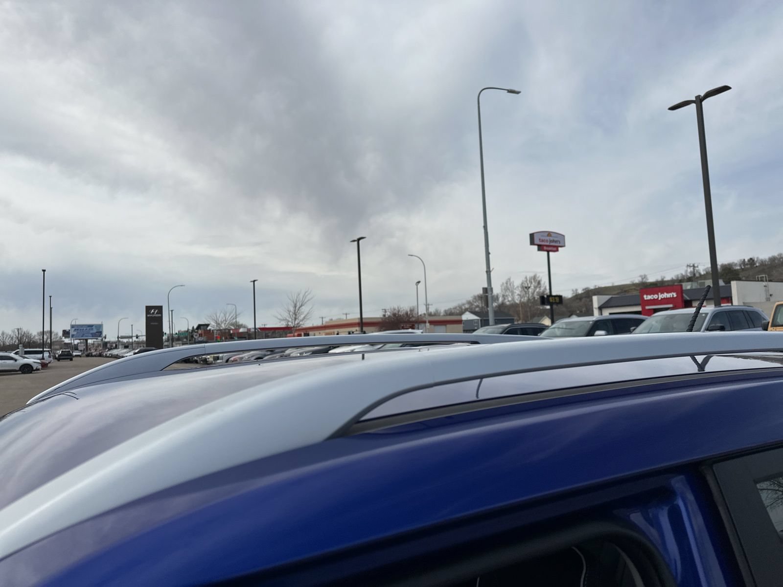 Used 2023 Hyundai Venue Limited FWD image 7
