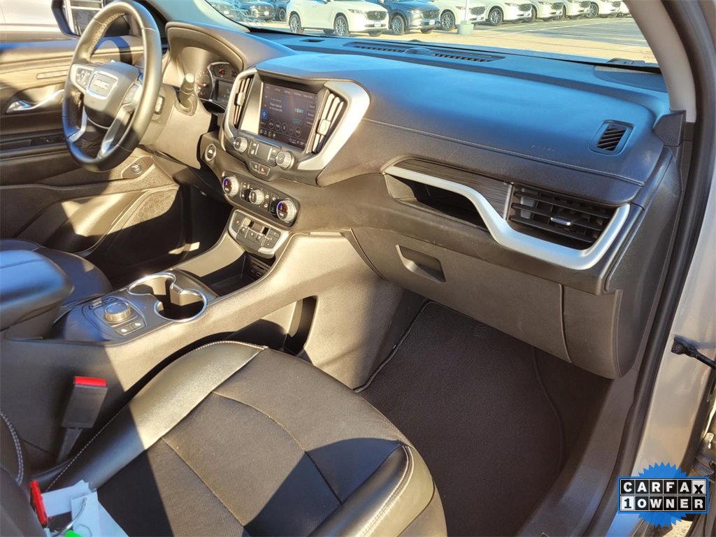 Used 2024 GMC Terrain SLT image 9